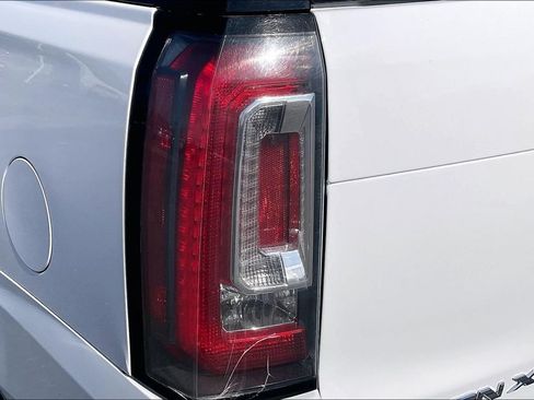 Used 2019 GMC Yukon XL SLE AWD/4WD image 26