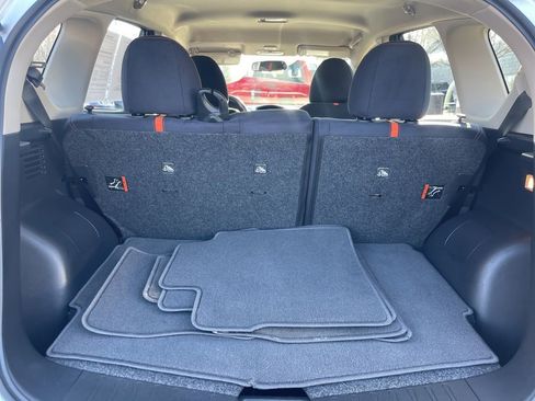 Used 2018 Nissan Versa Note SR image 23