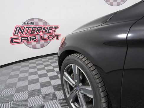 Used 2017 Volvo XC60 T6 Dynamic w/ Preferred Option Package image 28