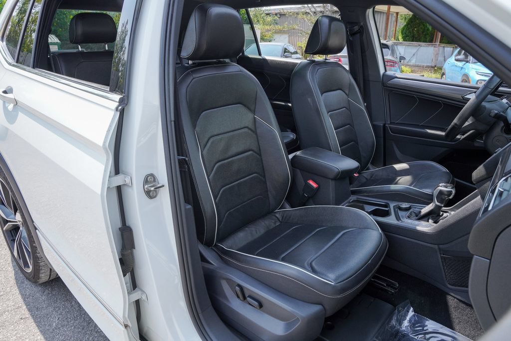 Used 2022 Volkswagen Tiguan SEL R-Line AWD/4WD image 38