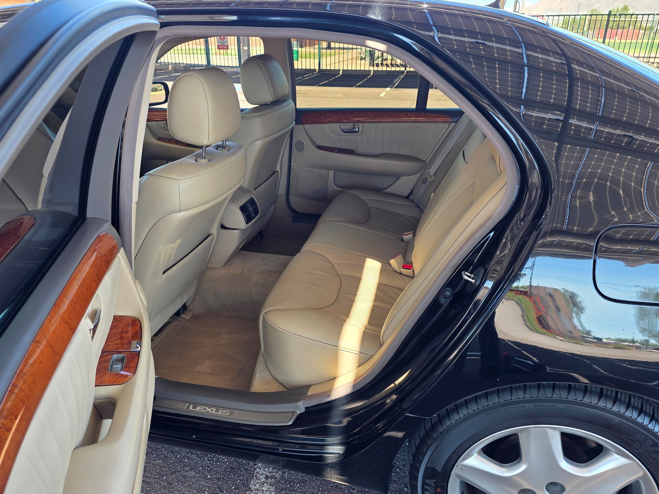 Used 2004 Lexus LS 430 RWD image 24