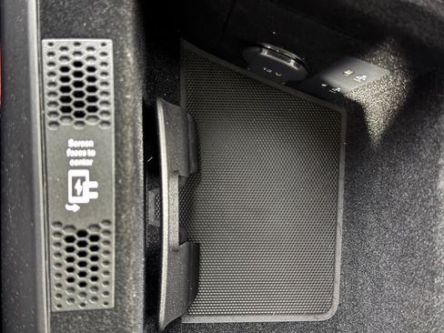 Used 2023 Porsche Taycan GTS image 35