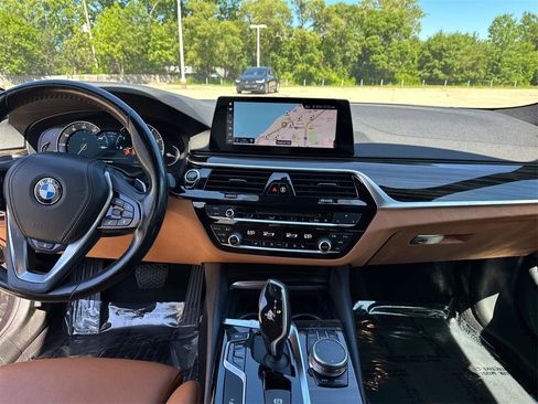 Used 2019 BMW 530i xDrive w/ Convenience Package AWD/4WD image 14
