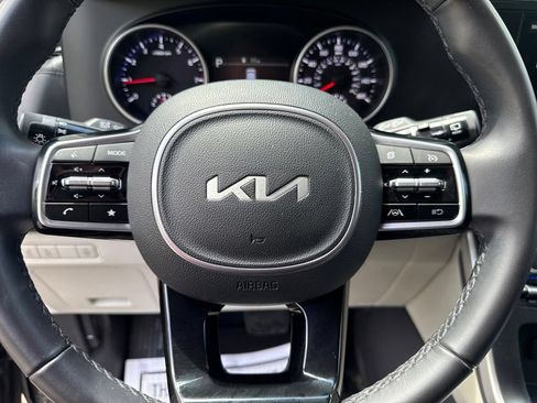 Used 2024 Kia Carnival LX FWD image 27