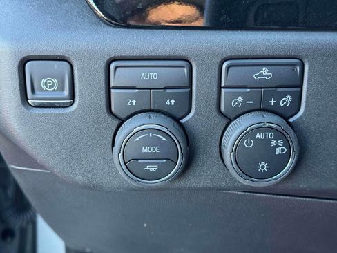 Used 2025 Chevrolet Silverado 1500 LT AWD/4WD image 17