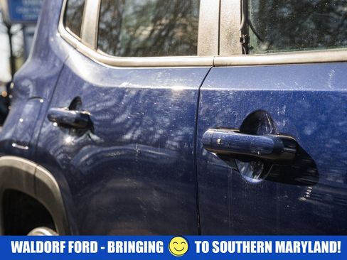 Used 2017 Jeep Renegade Latitude w/ Cold Weather Group image 16