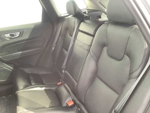 Used 2020 Volvo XC60 T6 Momentum image 13