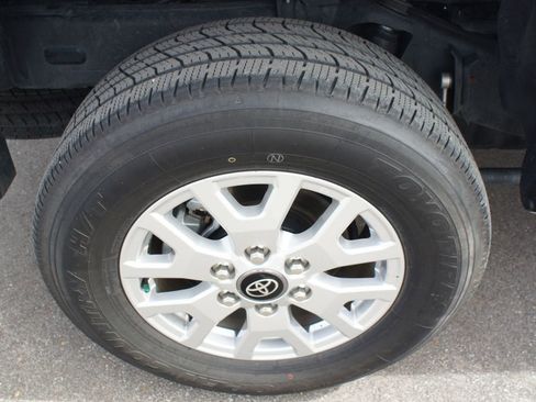 Certified 2025 Toyota Tacoma SR5 image 25