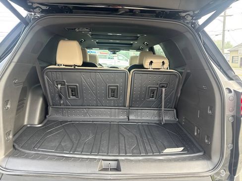 Used 2023 Chevrolet Traverse LT w/ LT Premium Package AWD/4WD image 19