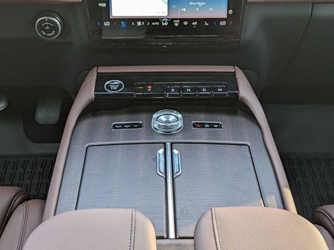 New 2025 Lincoln Navigator L Reserve image 22