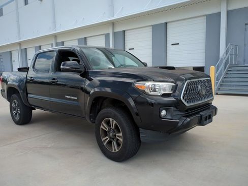 Used 2019 Toyota Tacoma TRD Sport AWD/4WD image 3