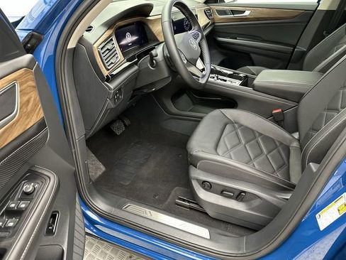 Certified 2025 Volkswagen Atlas SE image 12