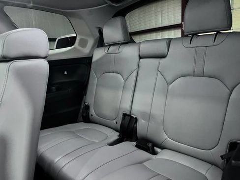 Used 2023 Honda Pilot Touring image 16