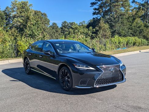 Used 2021 Lexus LS 500 w/ Accessory Package (Z2) image 3