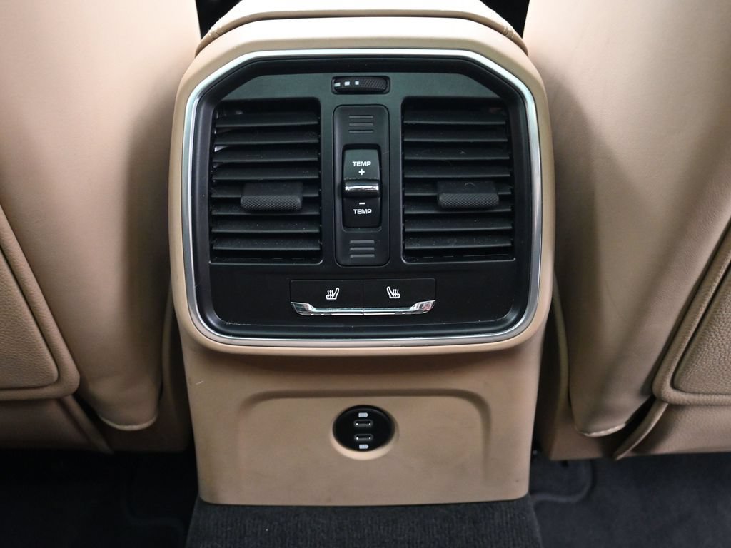 Certified 2023 Porsche Macan AWD/4WD image 8