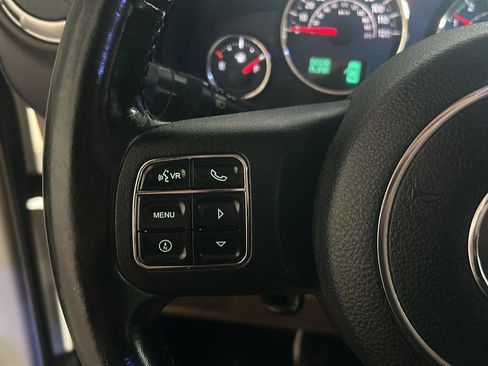 Used 2011 Jeep Wrangler Unlimited Rubicon w/ Dual Top Group AWD/4WD image 18