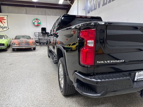 Used 2022 Chevrolet Silverado 3500 High Country w/ Z71 Off-Road Package image 9