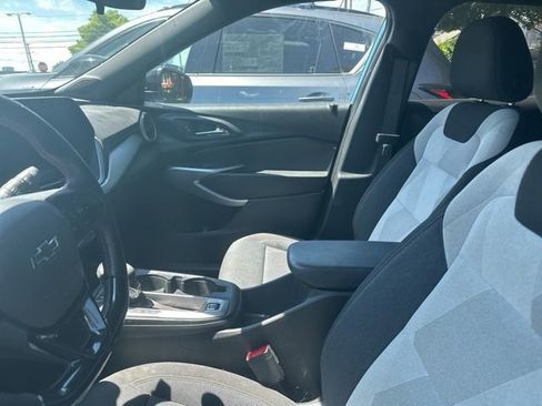 Used 2024 Chevrolet Trax RS w/ Driver Confidence Package FWD image 9