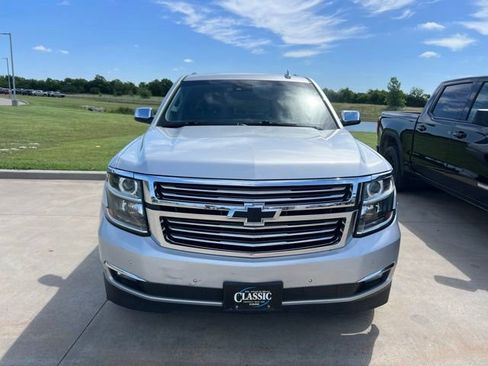 Used 2015 Chevrolet Suburban LTZ RWD image 2