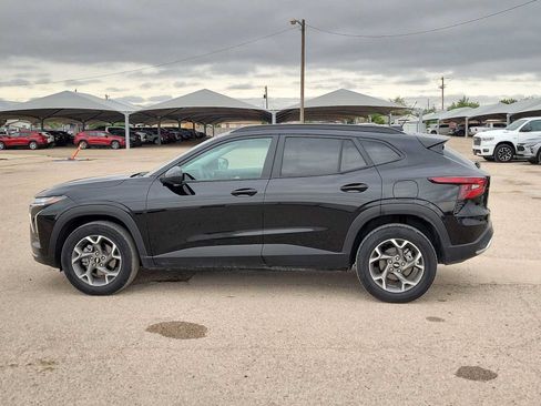 Used 2025 Chevrolet Trax LT FWD image 5