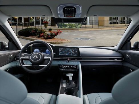 Certified 2025 Hyundai Elantra Limited image 11