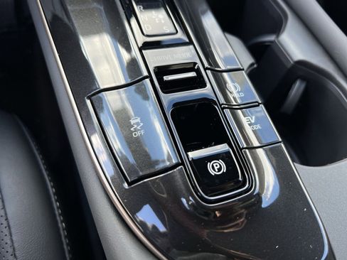 New 2025 Toyota Crown Signia image 25