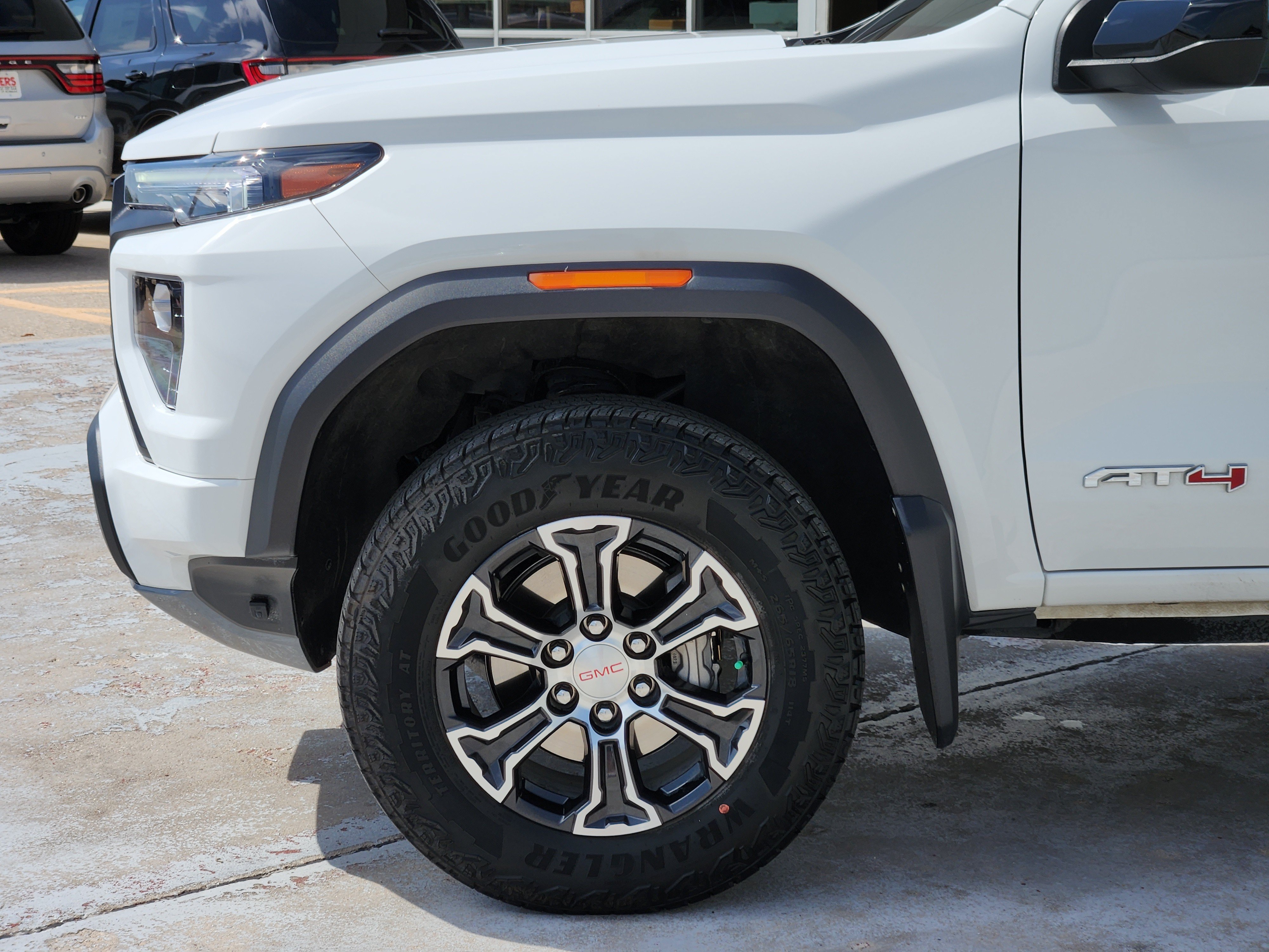 Used 2024 GMC Canyon AT4 w/ Canyon Safety Plus Package AWD/4WD image 9