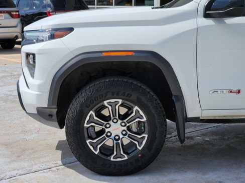 Used 2024 GMC Canyon AT4 w/ Canyon Safety Plus Package AWD/4WD image 9