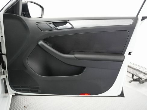 Used 2016 Volkswagen Jetta Sport image 51