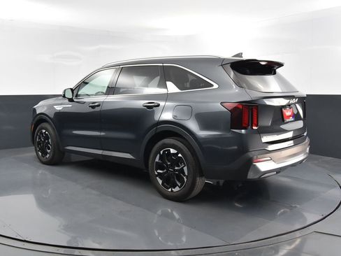 Used 2024 Kia Sorento S image 33