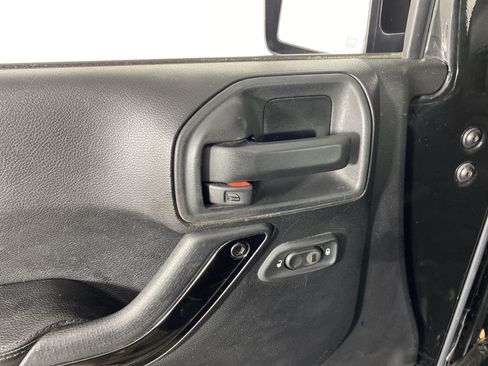 Used 2014 Jeep Wrangler Unlimited Sahara AWD/4WD image 13