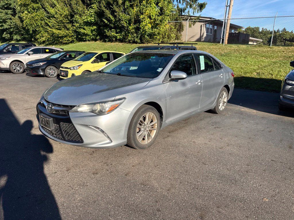 Used 2016 Toyota Camry SE w/ Moonroof Package FWD image 1