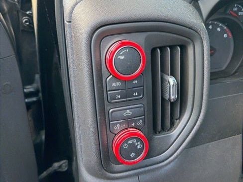 Used 2019 Chevrolet Silverado 1500 Custom Trail Boss w/ Custom Convenience Package image 7