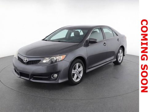Used 2014 Toyota Camry SE w/ Moonroof Package image 1