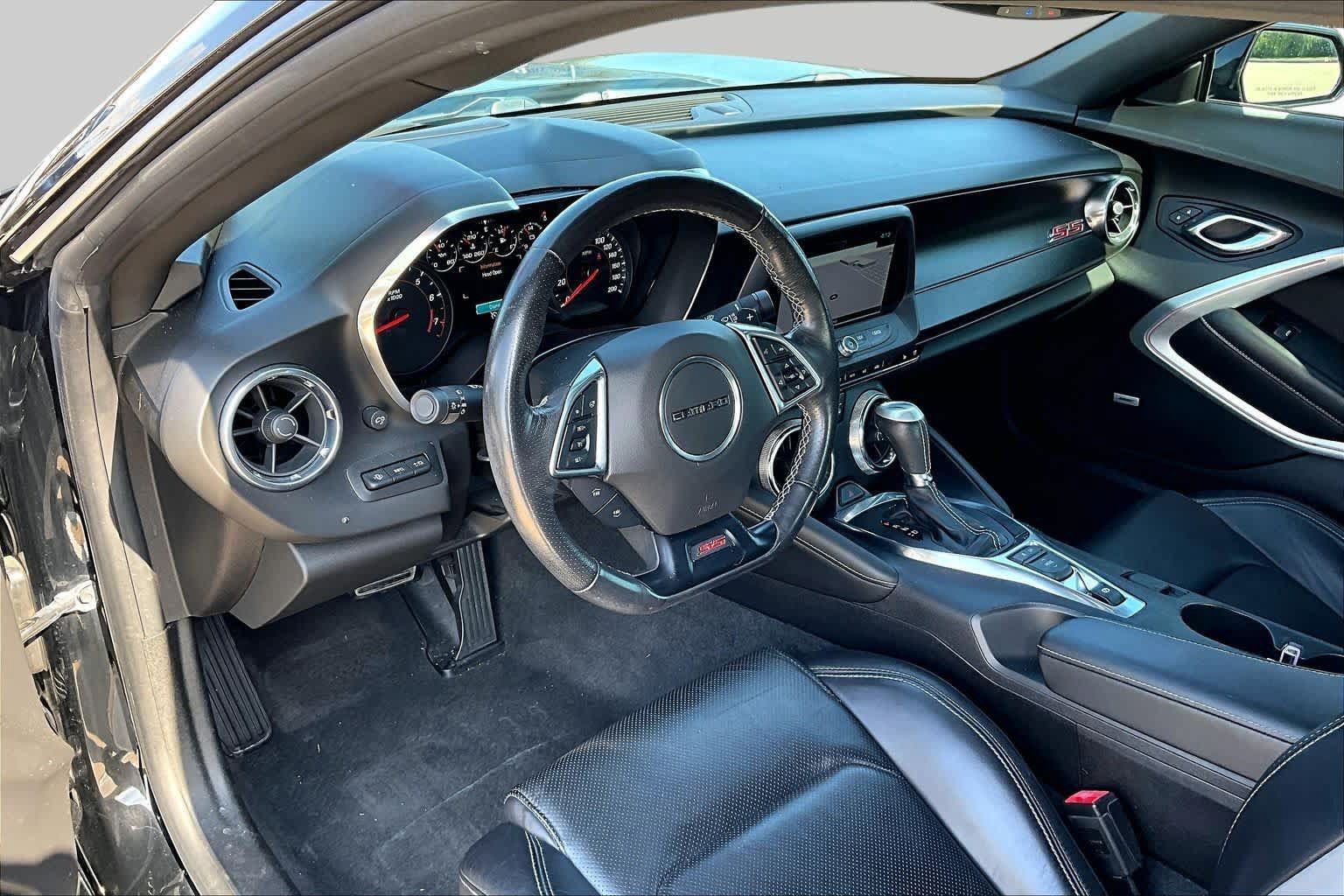 Used 2018 Chevrolet Camaro SS RWD image 18