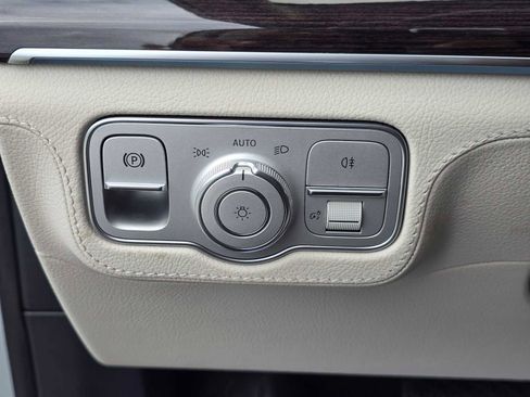 Used 2025 Mercedes-Benz GLE 450e 4MATIC image 37
