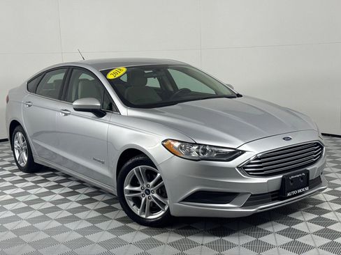 Used 2018 Ford Fusion S image 2