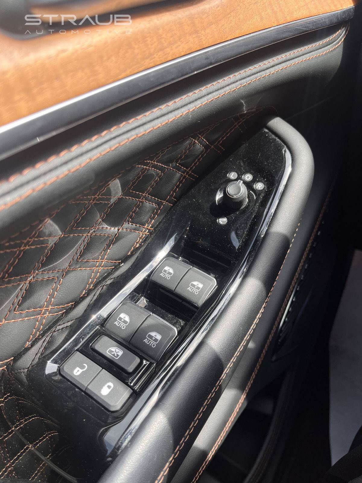 Used 2023 Jeep Grand Cherokee Summit AWD/4WD image 21