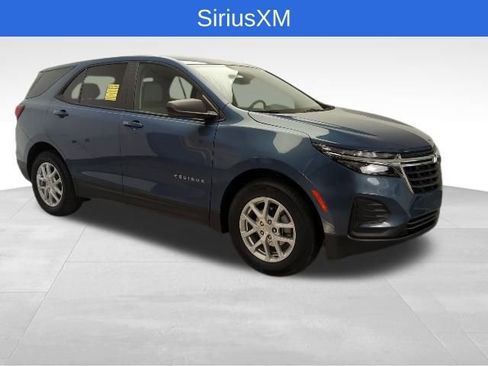 Used 2024 Chevrolet Equinox LS w/ LS Convenience Package image 9