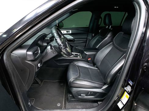 Certified 2023 Ford Explorer ST w/ Equipment Group 401A image 18