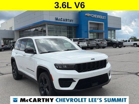 Used 2023 Jeep Grand Cherokee Altitude AWD/4WD image 1