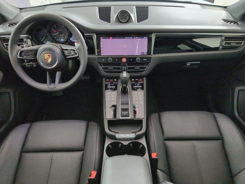 Certified 2025 Porsche Macan AWD/4WD image 21