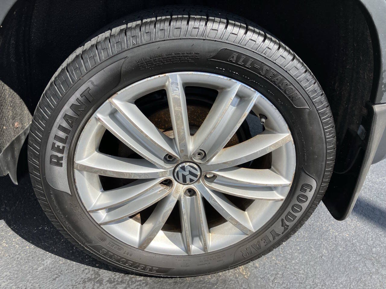Used 2010 Volkswagen Tiguan SE AWD/4WD image 29