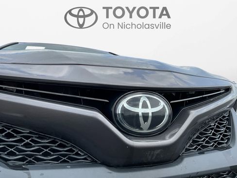 Used 2020 Toyota Camry SE w/ Blackout Package image 10