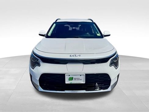 Used 2023 Kia Niro Wind w/ Wind Preserve Package FWD image 2