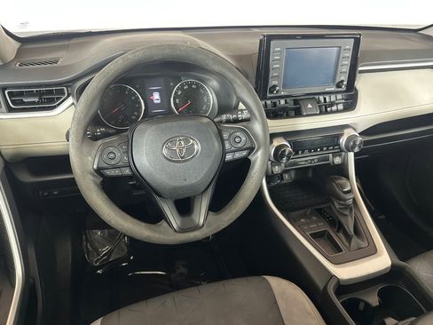 Used 2021 Toyota RAV4 XLE w/ Convenience Package FWD image 23