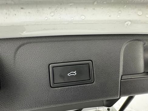 Used 2025 Volkswagen Atlas SEL AWD/4WD image 17