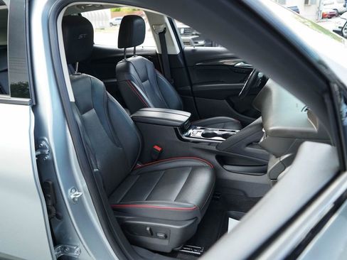 Used 2023 Buick Envision Essence FWD image 34