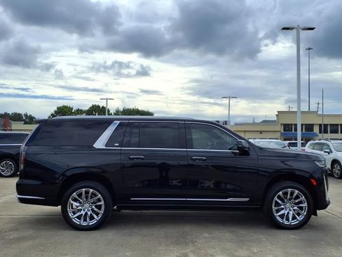 Used 2023 Cadillac Escalade ESV Premium Luxury w/ LPO, Radiant Package AWD/4WD image 21