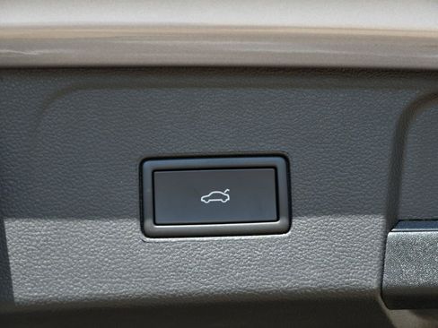 Used 2026 Volkswagen Atlas SE FWD image 8